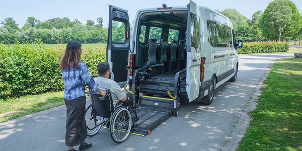 Le Renault Master TPMR Triflex Easy est équipé du marchepied Stepeezy